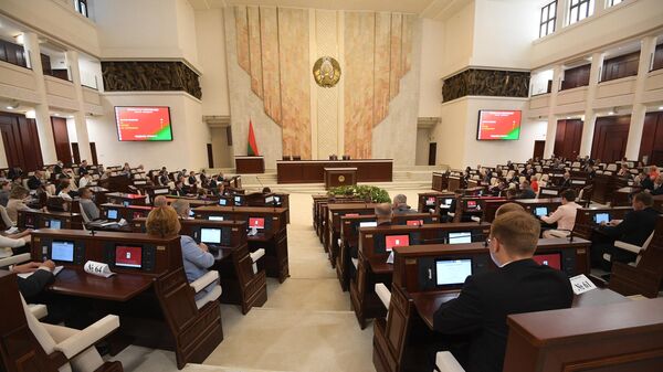 Sessão da Câmara dos Representantes do parlamento belarusso, 11 de junho de 2020 - Sputnik Brasil