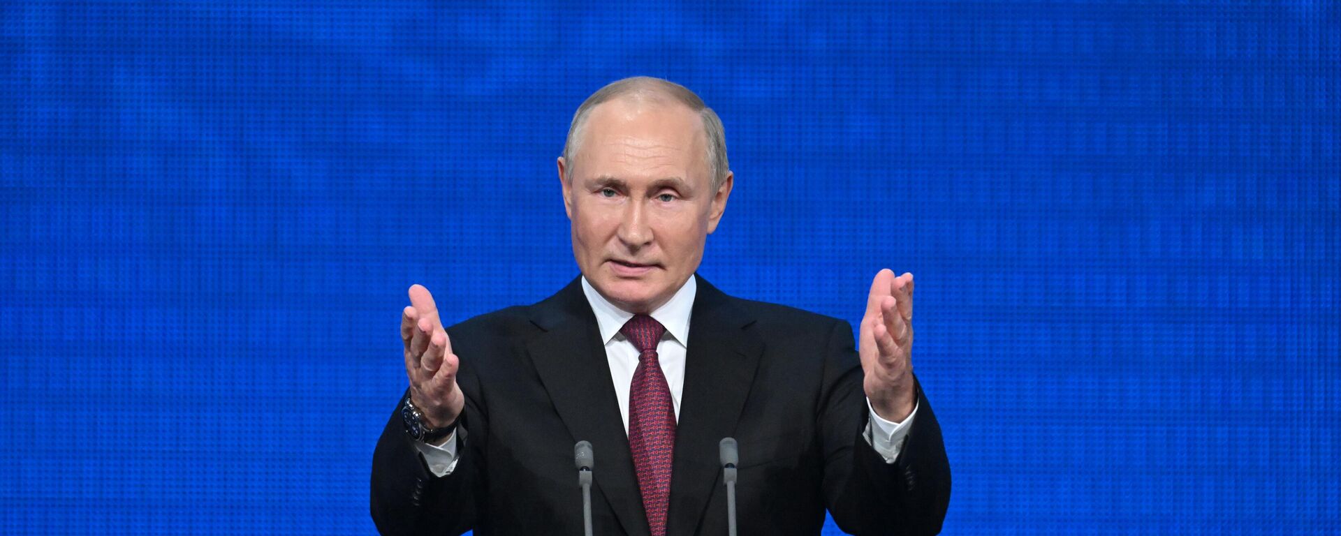 O presidente da Rússia, Vladimir Putin, discursa durante evento - Sputnik Brasil, 1920, 21.09.2022