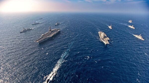 Porta-aviões e navios de guerra participam da segunda fase do exercício naval Malabar, um exercício conjunto composto por Índia, EUA, Japão e Austrália, no norte do mar da Arábia, 17 de novembro de 2020 - Sputnik Brasil