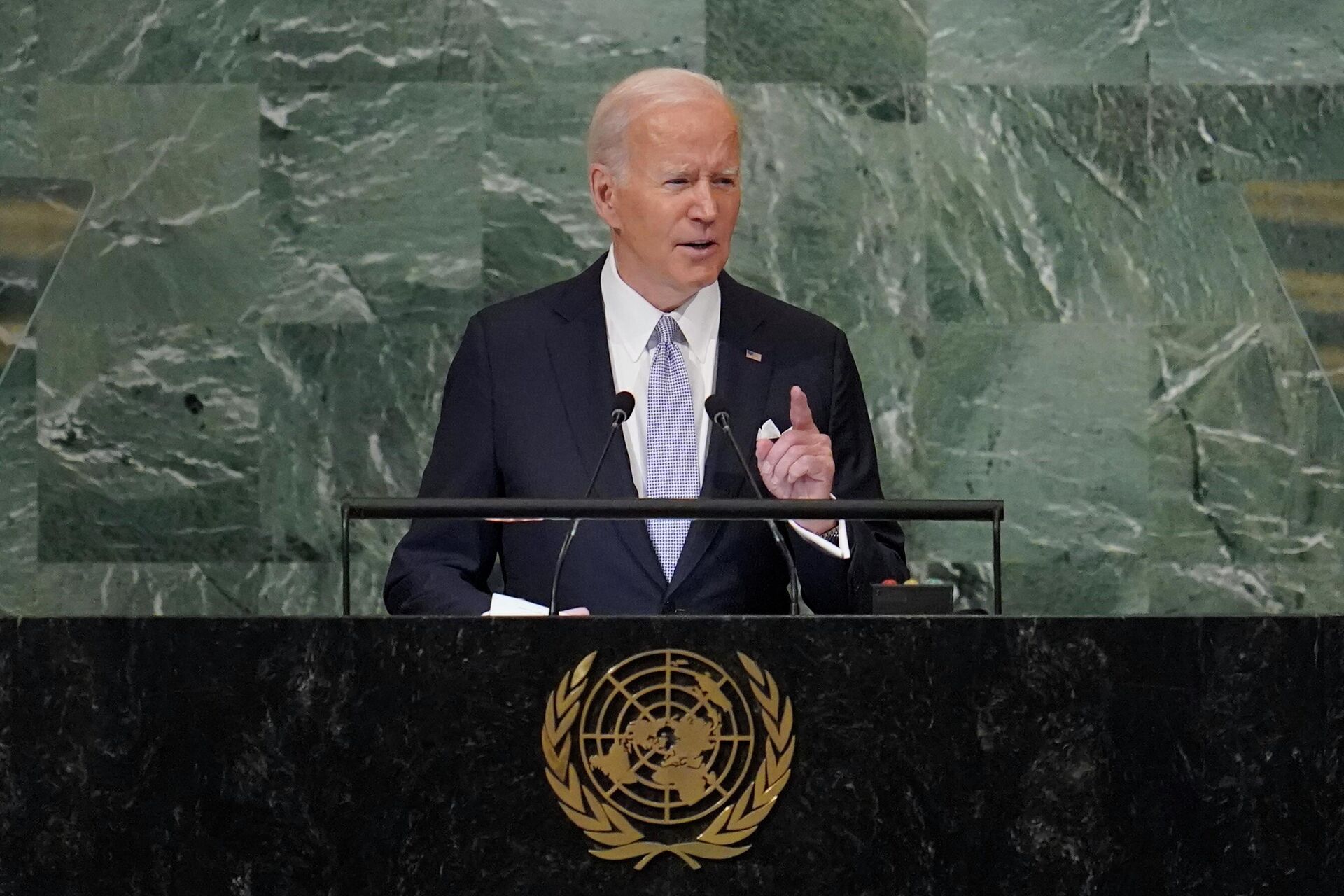O presidente Joe Biden discursa na 77ª sessão da Assembleia Geral das Nações Unidas, em 21 de setembro de 2022 - Sputnik Brasil, 1920, 09.11.2022