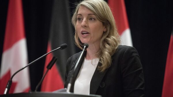 A ministra canadense das Relações Exteriores, Mélanie Joly, fala durante uma coletiva de imprensa no Centre Sheraton em Montreal, Quebec, Canadá, em 3 de agosto de 2022 - Sputnik Brasil