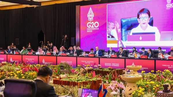 Funcionários participam da sessão de abertura da Reunião de Ministros das Relações Exteriores do G20 na ilha de Bali, na Indonésia (foto divulgada pelo Ministério das Relações Exteriores da Rússia) - Sputnik Brasil