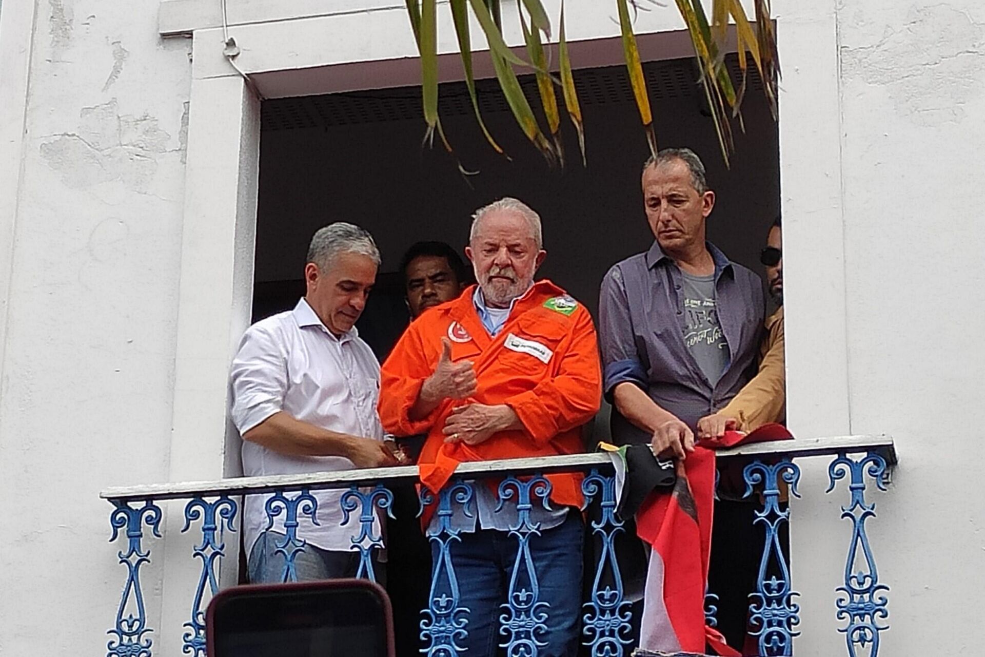 Lula veste jaleco do petroleiros durante ato na quadra da Portela. Rio de Janeiro, 25 de setembro de 2022 - Sputnik Brasil, 1920, 26.09.2022