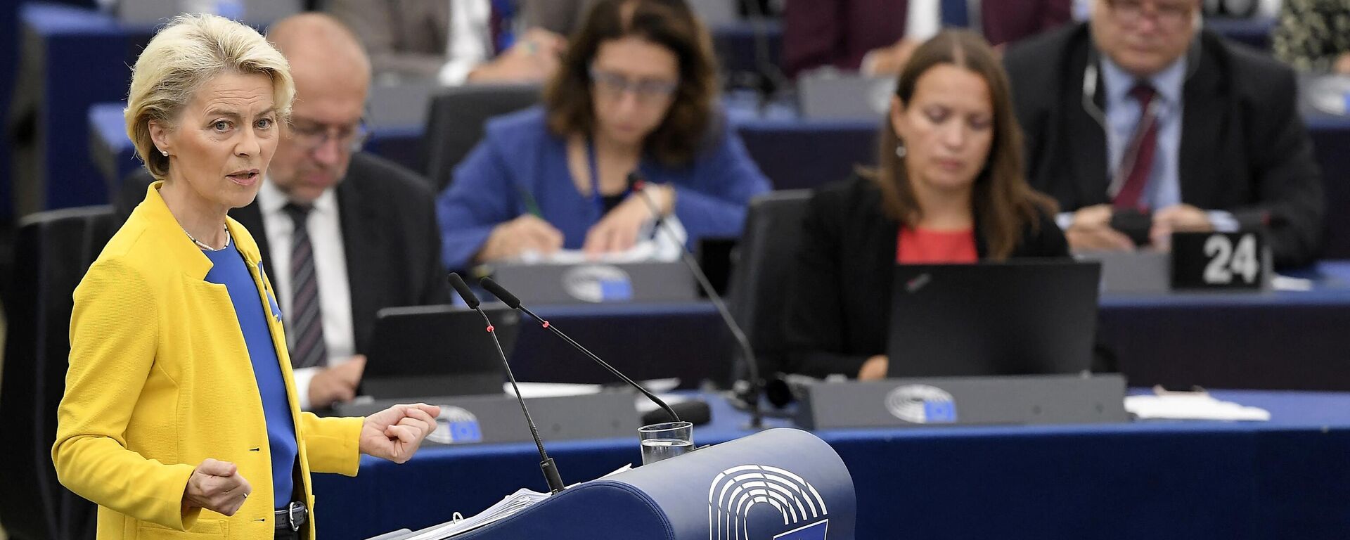 A presidente da Comissão Europeia, Ursula von der Leyen, discursa durante um debate sobre O Estado da União Europeia como parte de uma sessão plenária do Parlamento Europeu em Estrasburgo, leste da França, em 14 de setembro de 2022 - Sputnik Brasil, 1920, 28.09.2022