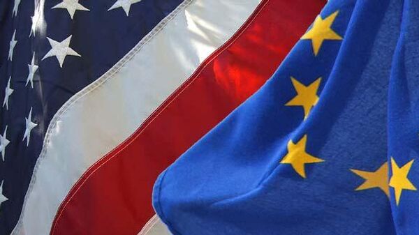 Bandeiras dos EUA e da União Europeia (imagem referencial) - Sputnik Brasil