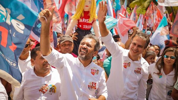 Elmano de Freitas faz campanha para o governo do Ceará ao lado de Camilo Santana - Sputnik Brasil