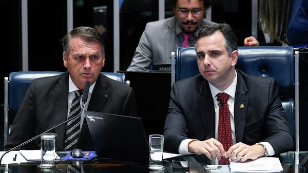 O presidente Jair Bolsonaro (PL) ao lado do presidente do Senado, Rodrigo Pacheco (PSD-MG), em Brasília, em 14 de julho de 2022 - Sputnik Brasil
