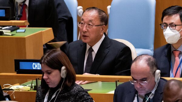Zhang Jun, Representante Permanente da China nas Nações Unidas, fala durante uma reunião da Assembleia Geral das Nações Unidas, 7 de abril de 2022 - Sputnik Brasil