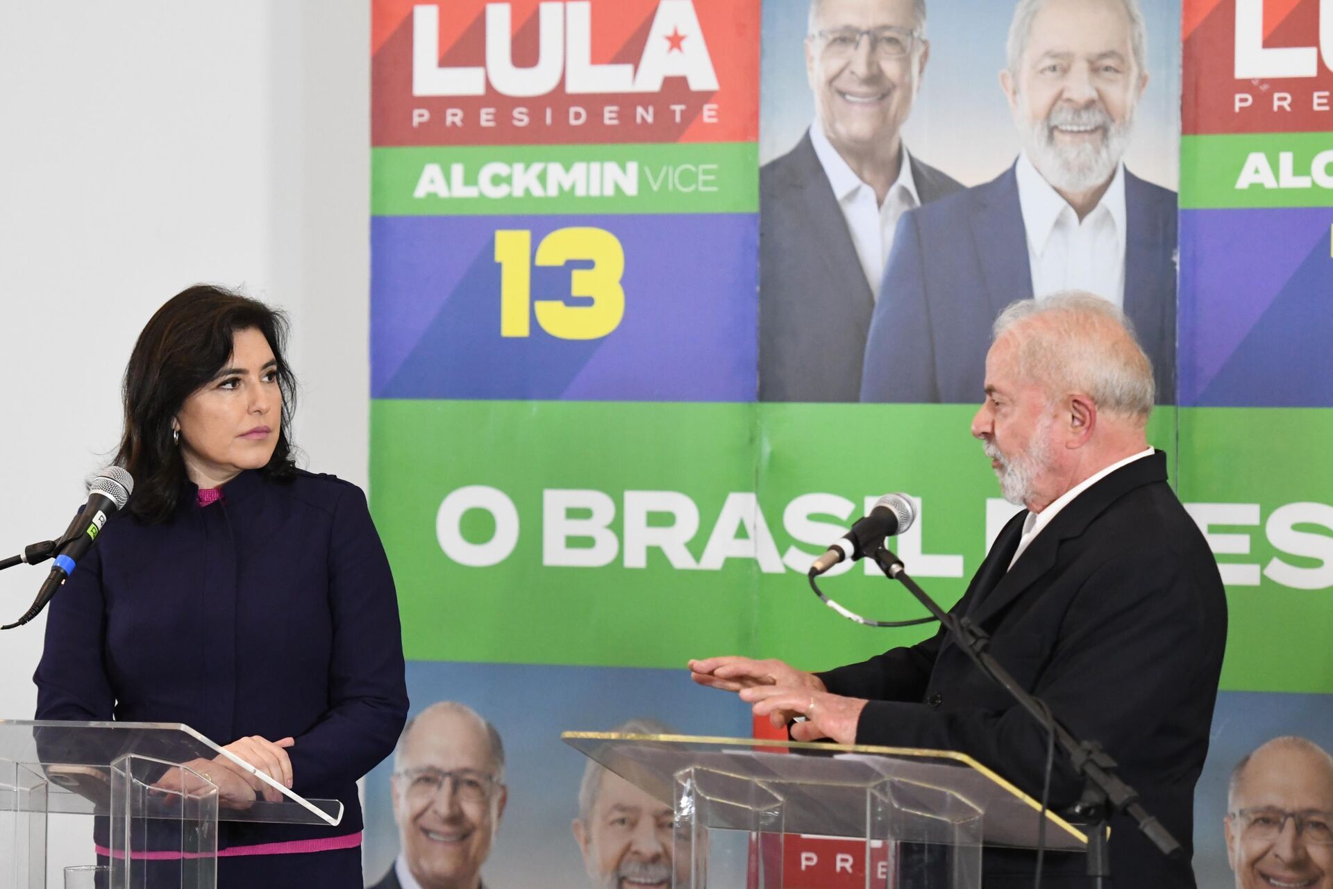  O candidato a presidente Luiz Inácio Lula da Silva(PT), e o vice Geraldo Alckmin, (PSDB), se encontram com Simone Tebet (MDB-MS) que declara apoio a o Lula no segundo turno, em hotel na região central de São Paulo, 7 de outubro de 2022 - Sputnik Brasil, 1920, 02.01.2023