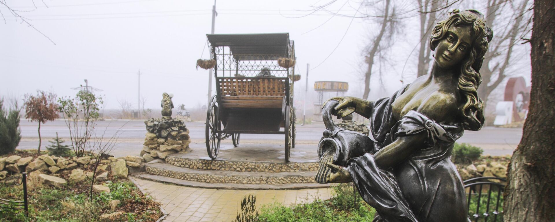 Escultura construída pelo artista e ativista Aleksandr Chaplygin no Parque de Esculturas da Cidade de Ferro, localidade de Aleksandrovskoe, região de Stavropol, Rússia, foto publicada em 7 de dezembro de 2021 - Sputnik Brasil, 1920, 10.10.2022