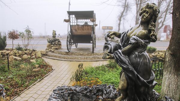 Escultura construída pelo artista e ativista Aleksandr Chaplygin no Parque de Esculturas da Cidade de Ferro, localidade de Aleksandrovskoe, região de Stavropol, Rússia, foto publicada em 7 de dezembro de 2021 - Sputnik Brasil