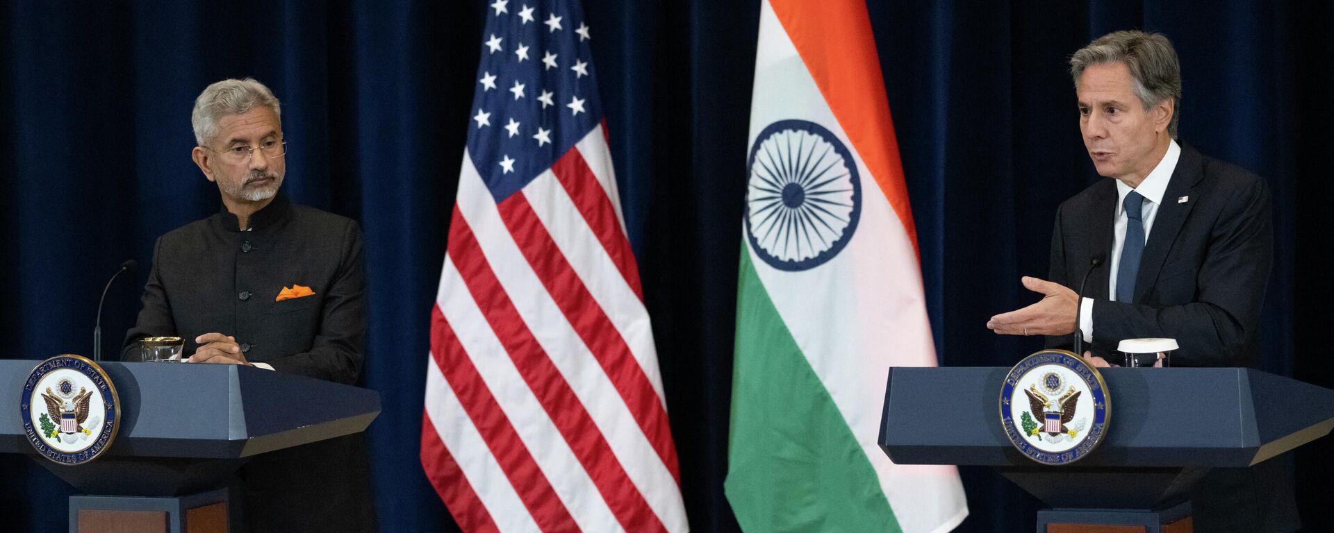 Antony Blinken, secretário de Estado dos EUA, e Subrahmanyam Jaishankar, ministro das Relações Exteriores da Índia, realizam coletiva de imprensa no Departamento de Estado em Washington, EUA, 27 de setembro de 2022 - Sputnik Brasil, 1920, 10.10.2022
