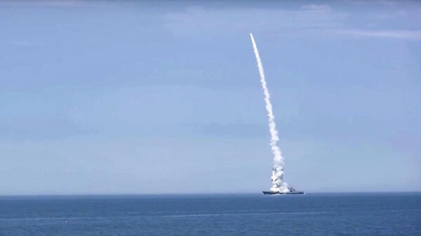 Navio russo lança míssil contra infraestrutura da Ucrânia em 10 de outubro de 2022 - Sputnik Brasil