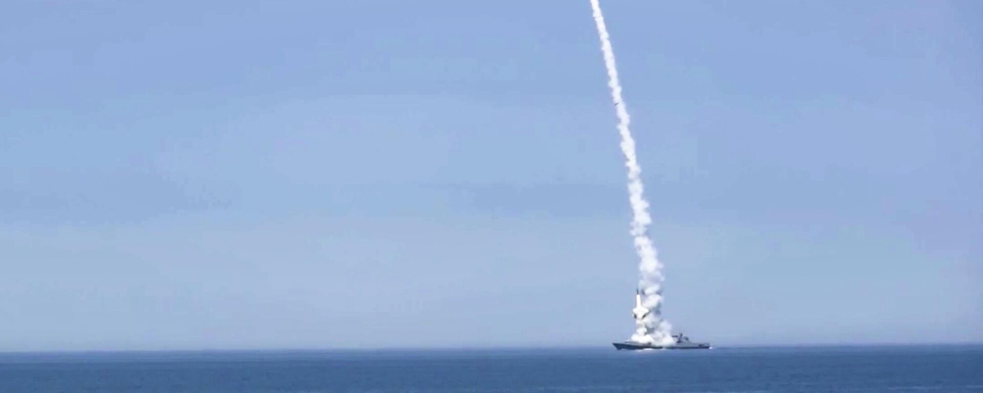 Navio russo lança míssil contra infraestrutura da Ucrânia em 10 de outubro de 2022 - Sputnik Brasil, 1920, 10.10.2022