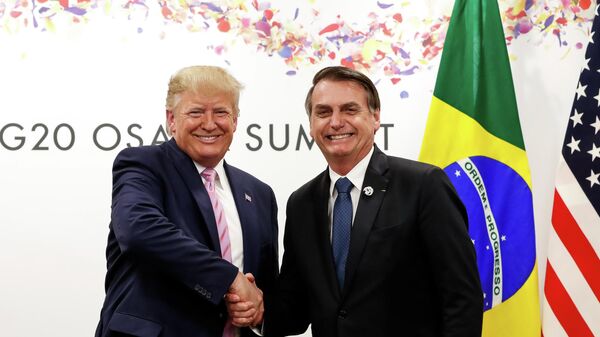 Presidente do Brasil, Jair Bolsonaro (à direita), durante reunião bilateral com Donald Trump, então presidente dos Estados Unidos (foto de arquivo) - Sputnik Brasil