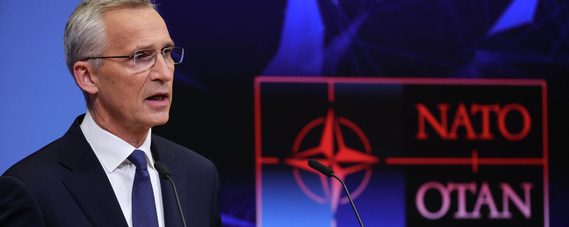 O secretário-geral da Organização do Tratado do Atlântico Norte (OTAN), Jens Stoltenberg, encontra a mídia durante entrevista coletiva na sede da aliança militar, em Bruxelas, na Bélgica, em 11 de outubro de 2022 - Sputnik Brasil, 1920, 21.03.2023