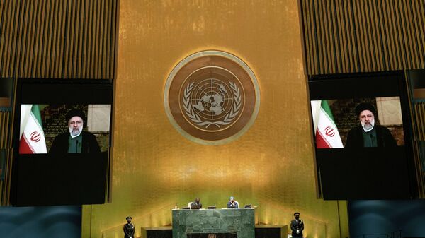 O presidente do Irã, Ebrahim Raisi, discursa remotamente na 76ª Sessão da Assembleia Geral da ONU por vídeo gravado, em 21 de setembro de 2021 - Sputnik Brasil