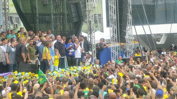 Jair Bolsonaro (PL), presidente do Brasil, discursa para apoiadores durante evento de campanha pela reeleição em Duque de Caxias (RJ), em 14 de outubro de 2022 - Sputnik Brasil