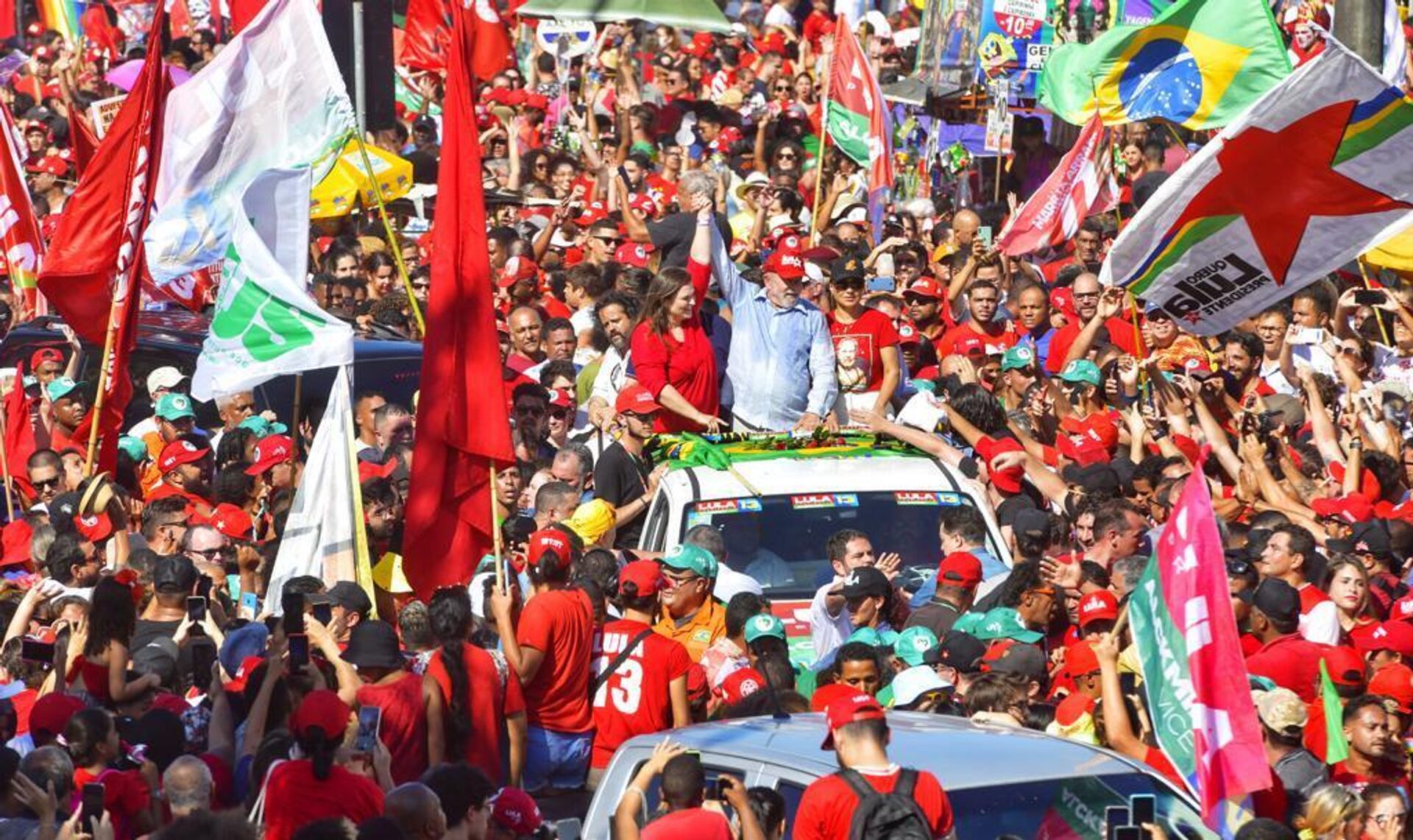 O ex-presidente Luiz Inácio Lula da Silva (PT) participa de caminhada com Marília Arraes (Solidariedade). Recife, 14 de outubro de 2022 - Sputnik Brasil, 1920, 28.10.2022
