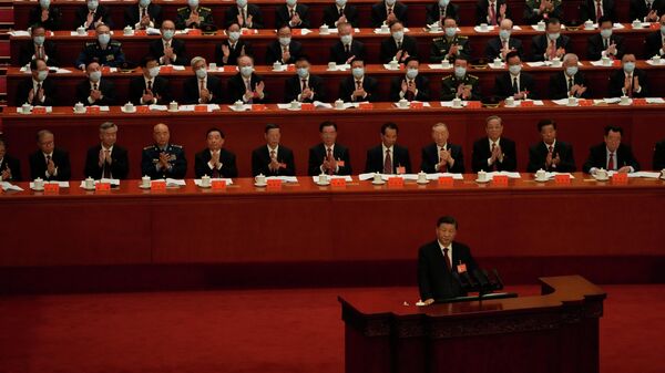 Delegados aplaudem discurso do presidente chinês, Xi Jinping, durante a abertura do 20º Congresso Nacional do Partido Comunista da China, em Pequim, 16 de outubro de 2022 - Sputnik Brasil