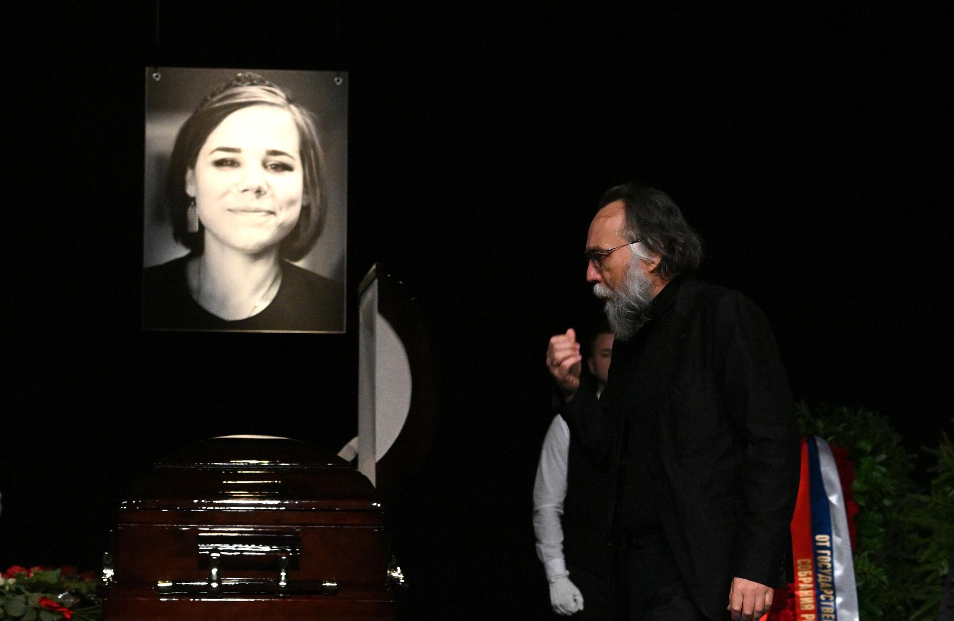 Filósofo russa Aleksandr Dugin, durante o funeral de sua filha, Dária Dugina, em Moscou, 23 de agosto de 2022  - Sputnik Brasil, 1920, 16.10.2022