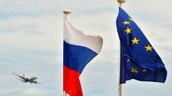 As bandeiras da Rússia e da União Europeia (UE) - Sputnik Brasil