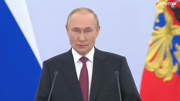 Vladimir Putin fala na cerimônia de adesão de novos territórios à Federação da Rússia - Sputnik Brasil