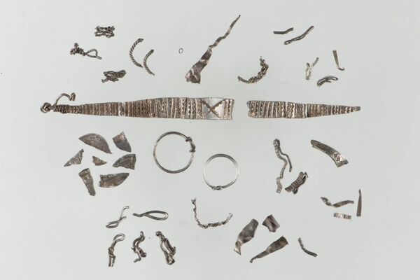 Artefatos de prata da Era Viking desenterrados em Stjordal, no norte da Noruega
 - Sputnik Brasil