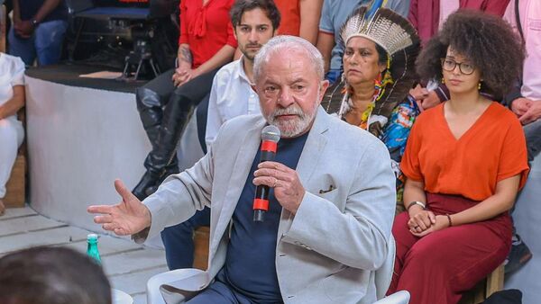 O ex-presidente Luiz Inácio Lula da Silva (PT) participa de uma conversa com eleitores, em transmissão ao vivo em suas redes sociais, em 25 de outubro de 2022 - Sputnik Brasil