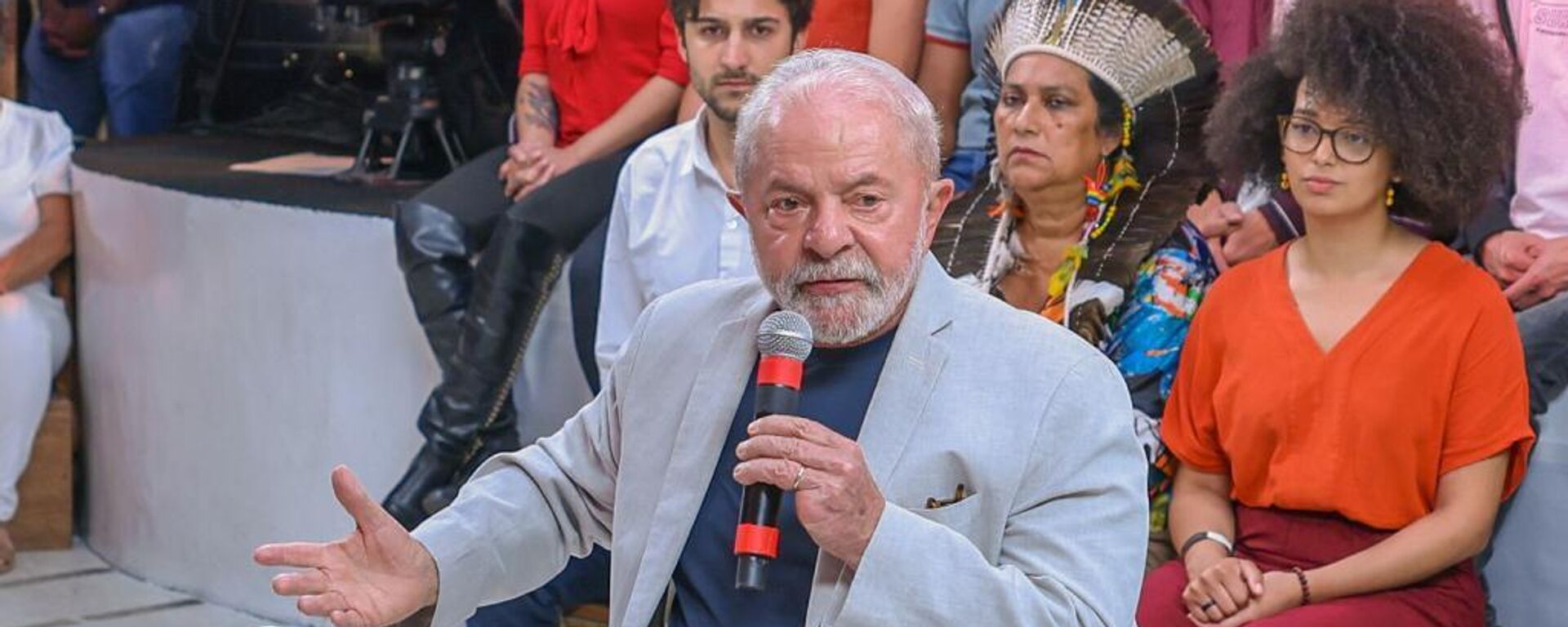 O ex-presidente Luiz Inácio Lula da Silva (PT) participa de uma conversa com eleitores, em transmissão ao vivo em suas redes sociais, em 25 de outubro de 2022 - Sputnik Brasil, 1920, 25.10.2022