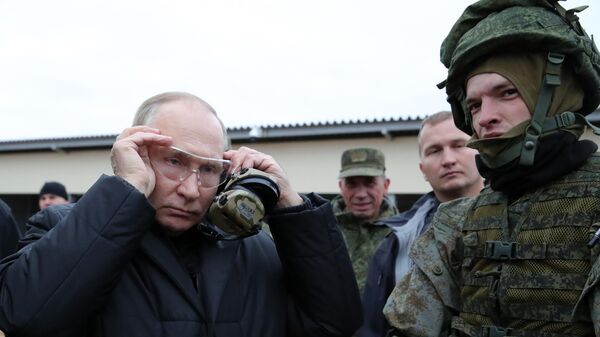 O presidente russo, Vladimir Putin, durante treinamento dos militares mobilizados - Sputnik Brasil