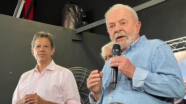 No último dia de campanha presidencial, Luiz Inácio Lula da Silva (PT) concede coletiva a jornalistas em São Paulo - Sputnik Brasil