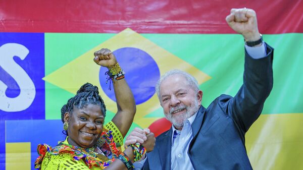 O então candidato à presidência do Brasil Luiz Inácio Lula da Silva recebe a vice-presidente da Colômbia, Francia Márquez, em 26 de julho de 2022, em São Paulo - Sputnik Brasil