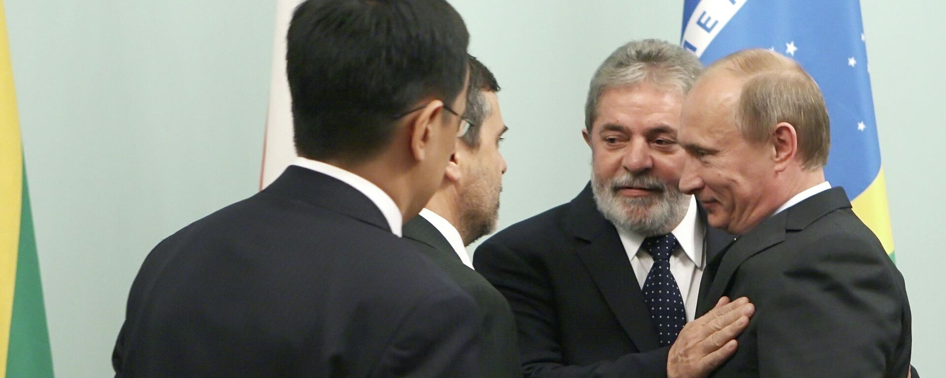 Encontro entre Luiz Inácio Lula da Silva, então presidente da República, e Vladimir Putin, presidente da Rússia, em 14 de maio de 2010 (foto de arquivo) - Sputnik Brasil, 1920, 01.11.2022