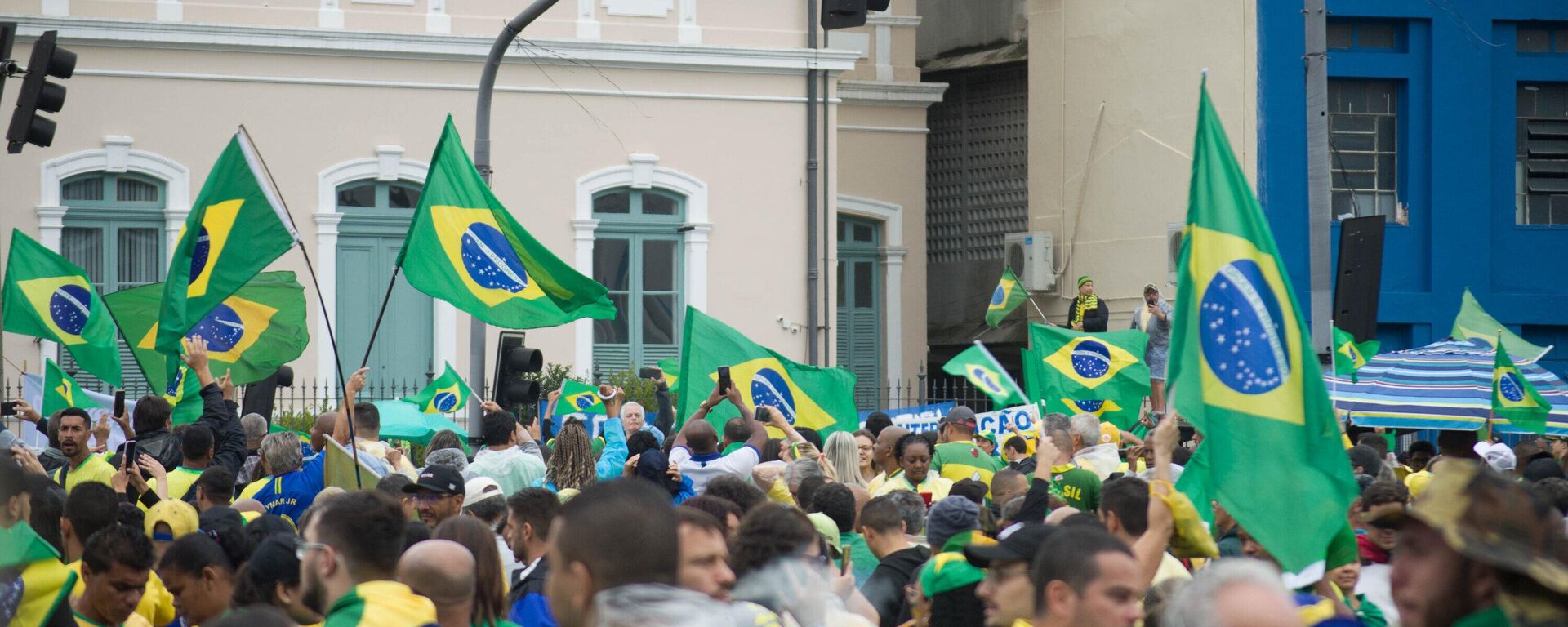  Manifestantes bolsonaristas fazem ato no centro do Rio de Janeiro, nesta quarta (2), pedindo intervenção federal e militar, 2 de novembro de 2022  - Sputnik Brasil, 1920, 02.11.2022
