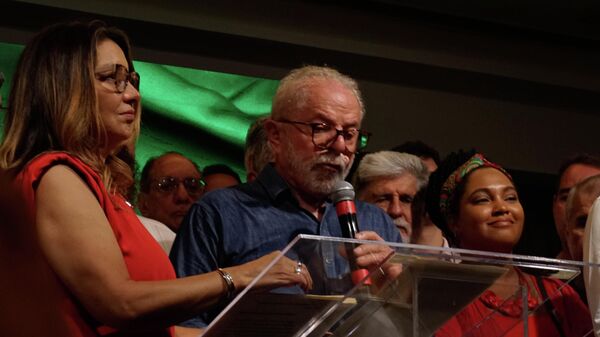 O presidente eleito do Brasil, Luiz Inácio Lula da Silva (PT), discursa durante evento após vitória nas eleições presidenciais. São Paulo, 30 de outubro de 2022 - Sputnik Brasil