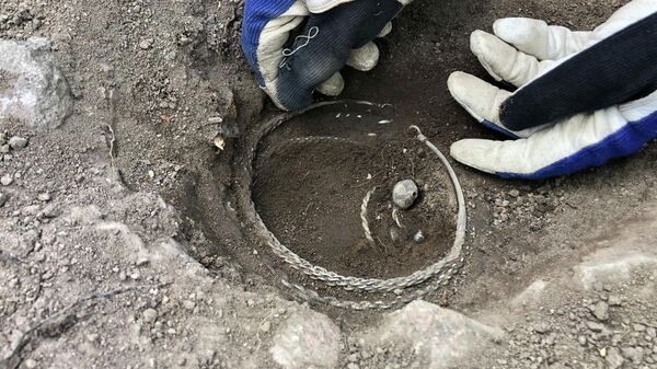 Tesouro viking de 1.000 anos encontrado na Suécia - Sputnik Brasil