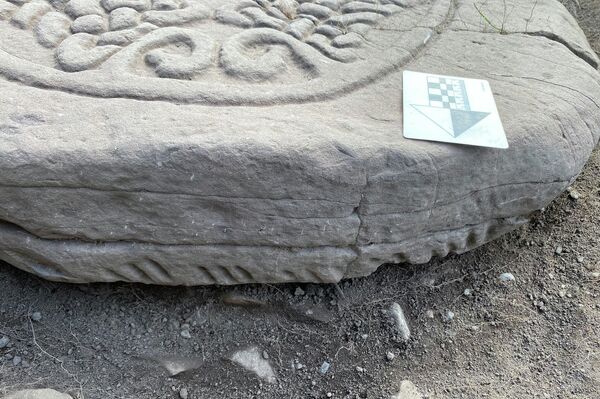 Inscrição feita em alfabeto ogham de 1.500 anos é descoberta em uma pedra na Escócia - Sputnik Brasil