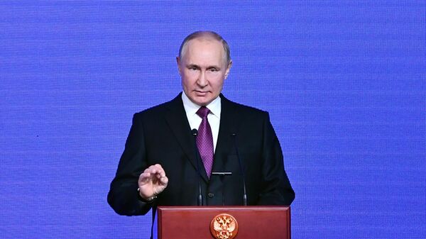 Vladimir Putin, presidente russo, em uma reunião para comemorar o décimo aniversário do restabelecimento das Sociedades Histórica e Histórico-Militar da Rússia, 4 de novembro de 2022. - Sputnik Brasil