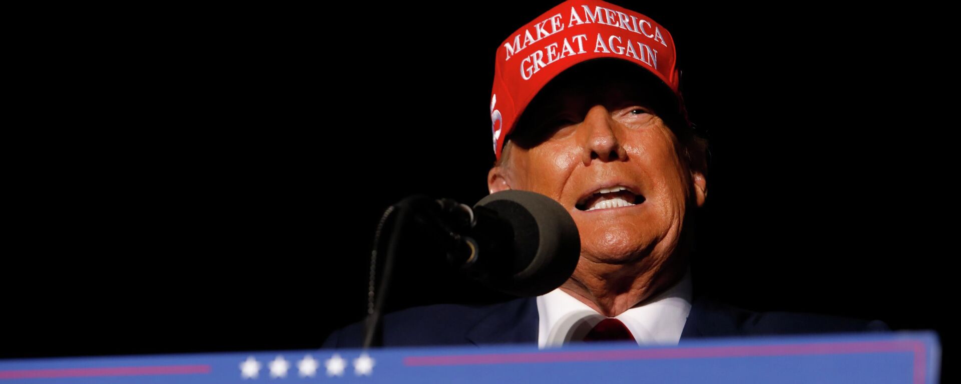 Donald Trump, ex-presidente dos EUA (2017–2021), fala durante comício em Latrobe, no estado da Pensilvânia, nos EUA, em 5 de novembro de 2022 - Sputnik Brasil, 1920, 06.11.2022