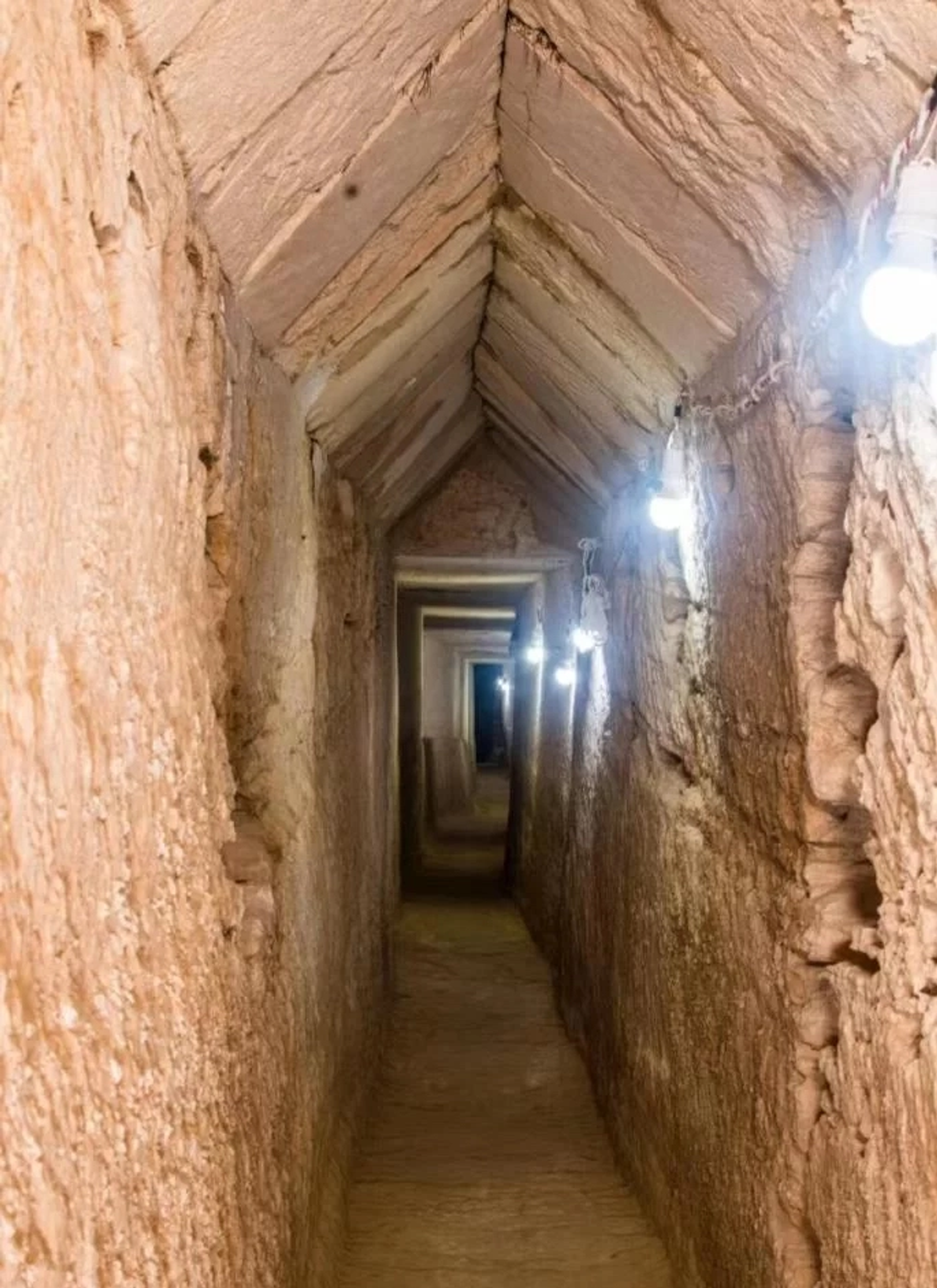 Túnel subterrâneo é encontrado sob templo de Taposiris Magna, em Alexandria - Sputnik Brasil, 1920, 08.11.2022