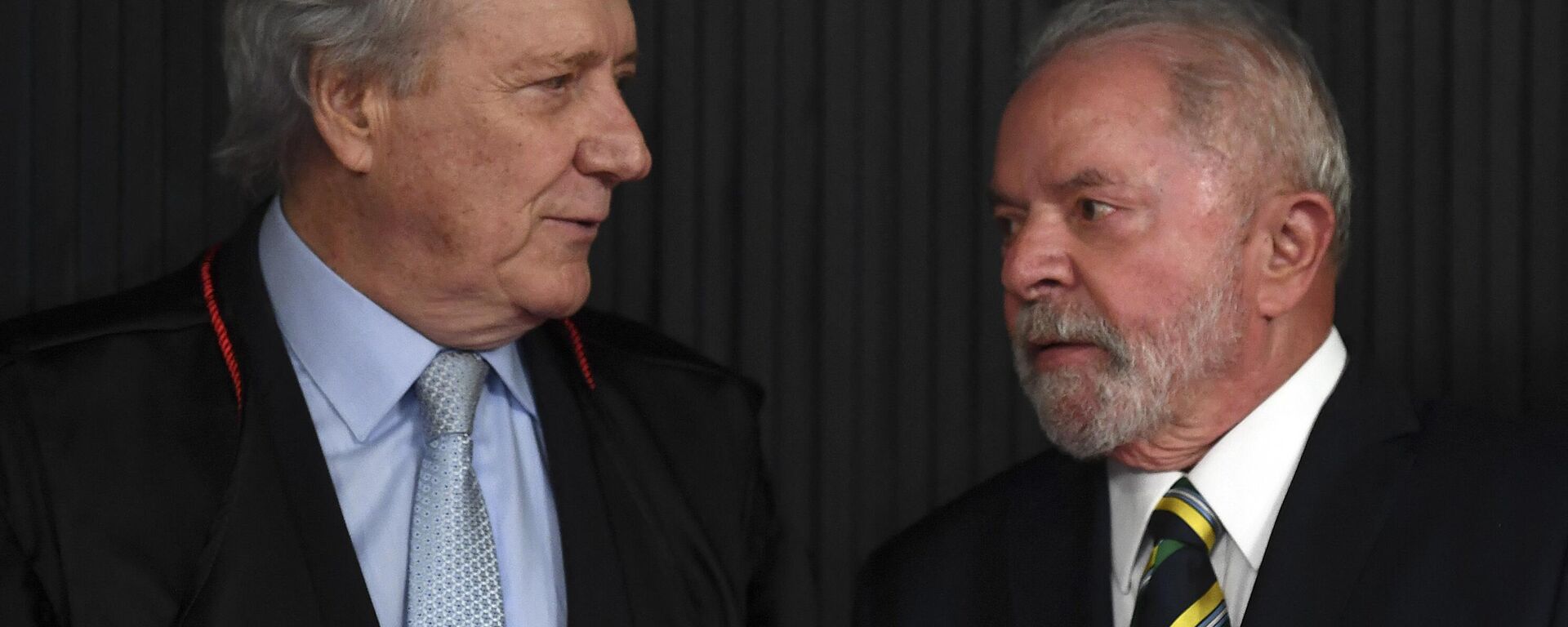 Luiz Inácio Lula da Silva conversa com ministro Ricardo Lewandowski na sede do TSE, em Brasília, 16 de agosto de 2022 - Sputnik Brasil, 1920, 15.11.2022
