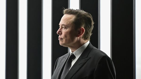 Elon Musk, CEO da Tesla, participa da inauguração da fábrica da Tesla Berlin Brandenburg em Gruenheide, Alemanha, 22 de março de 2022 - Sputnik Brasil