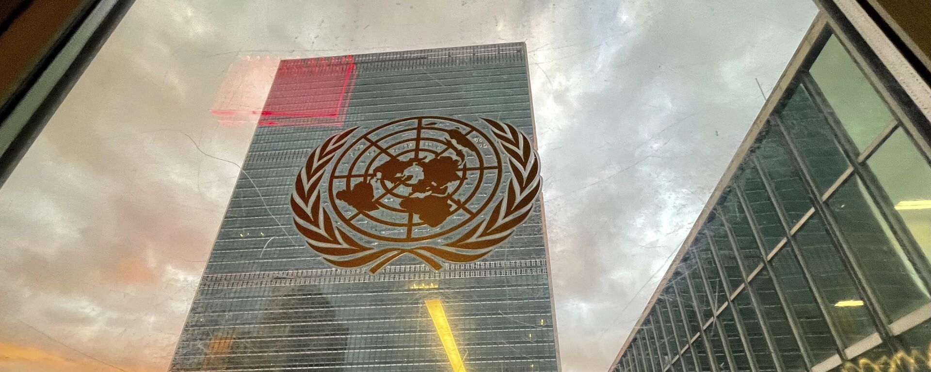 Edifício que sedia a Organização das Nações Unidas (ONU) visto a partir do salão da Assembleia Geral, em 21 de setembro de 2021 - Sputnik Brasil, 1920, 16.11.2022