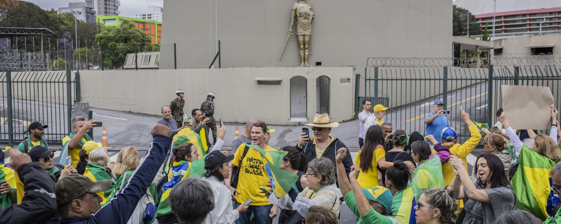 Bolsonaristas realizam ato em frente ao Comando Militar do Sudeste, em São Paulo, 17 de novembro de 2022 - Sputnik Brasil, 1920, 17.11.2022