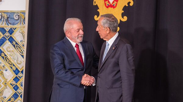 O presidente de Portugal, Marcelo Rebelo de Sousa (à direita), se reúne com o presidente eleito do Brasil, Luiz Inácio Lula da Silva, no Palácio de Belém. Lisboa, Portugal, 18 de novembro de 2022 - Sputnik Brasil
