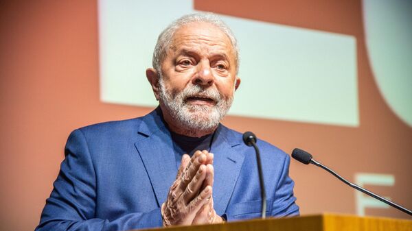 O presidente eleito do Brasil, Luiz Inácio Lula da Silva, participa de evento no Instituto Universitário de Lisboa (Iscte) com associações, comitês e coletivos que apoiaram o Partido dos Trabalhadores (PT) e os movimentos de esquerda em Portugal, em 19 de novembro de 2022 - Sputnik Brasil