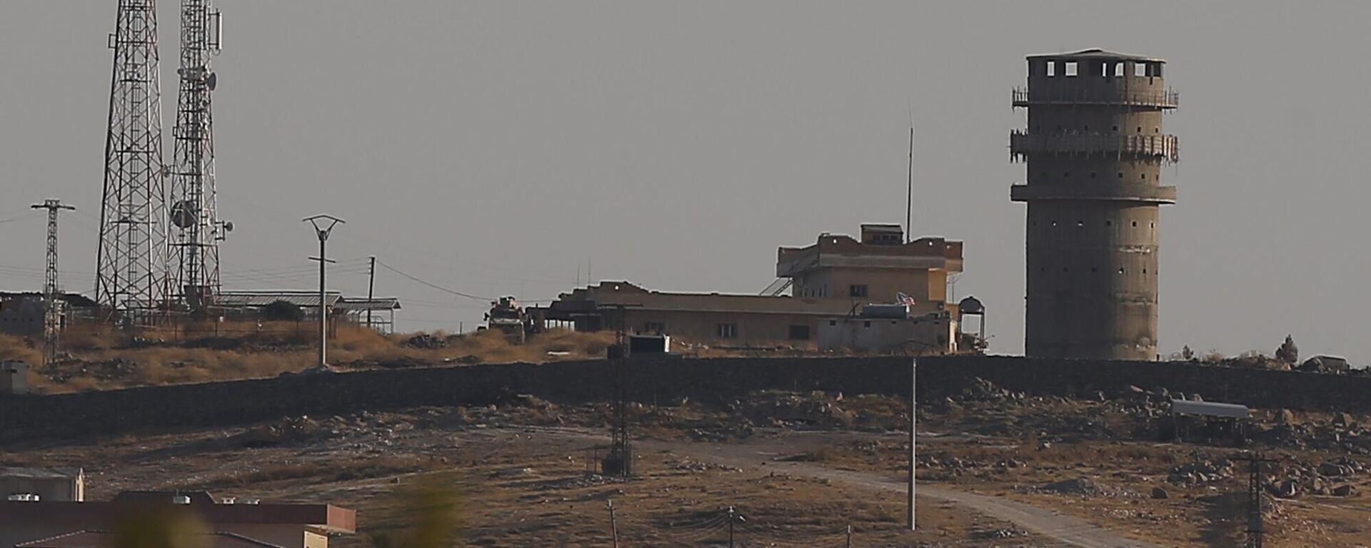 Posto de forças norte-americanas localizado em Kobane, na fronteira entre Síria e Turquia, em 12 de outubro de 2019 - Sputnik Brasil, 1920, 19.11.2022