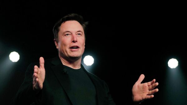 O CEO da Tesla, Elon Musk, fala antes de revelar o Modelo Y no estúdio de design da Tesla em Hawthorne, Califórnia, 14 de março de 2019 - Sputnik Brasil