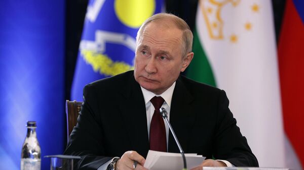 Presidente russo, Vladimir Putin, participa da sessão do Conselho da Organização do Tratado de Segurança Coletiva (OTSC) em Yerevan, Armênia, 23 de novembro de 2022 - Sputnik Brasil